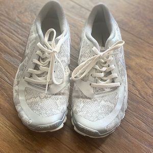 Nike Free 5.0 tennis shoes